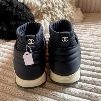 Chanel - Stretchy Hi-top logo-sneakers - blå