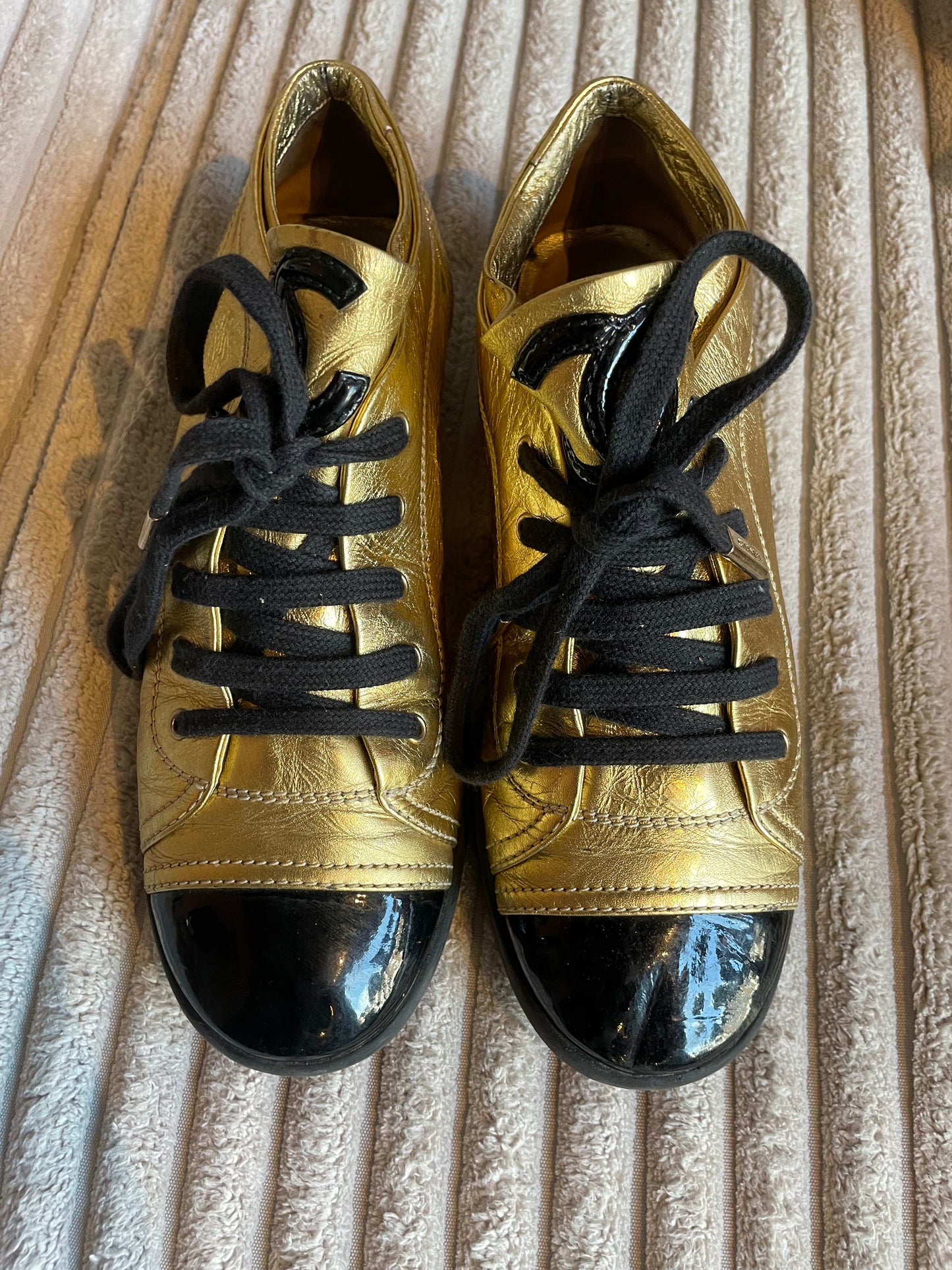 Chanel - sneaks - guld & sort - Str. 38