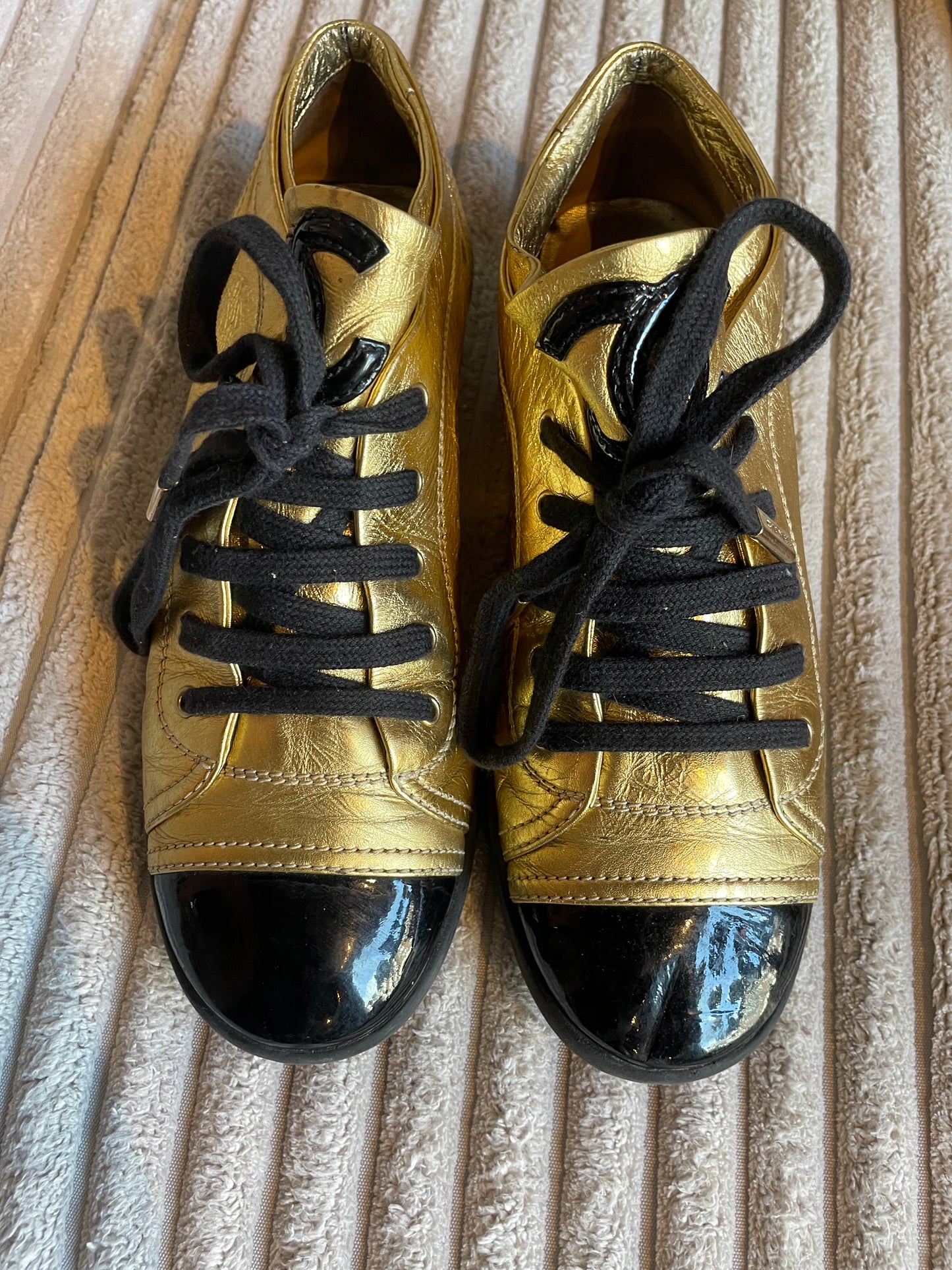 Chanel - sneaks - guld & sort - Str. 38