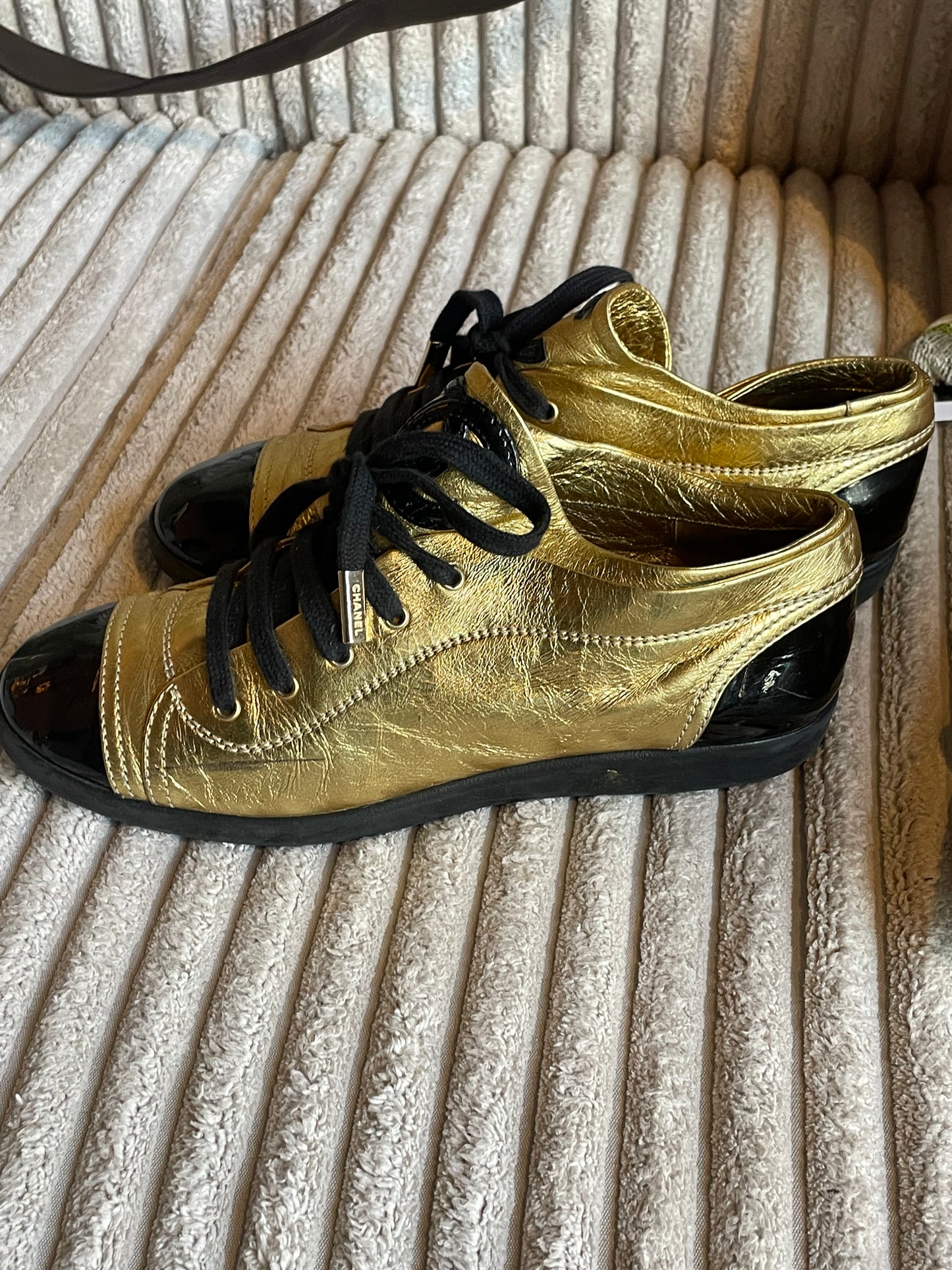 Chanel - sneaks - guld & sort - Str. 38