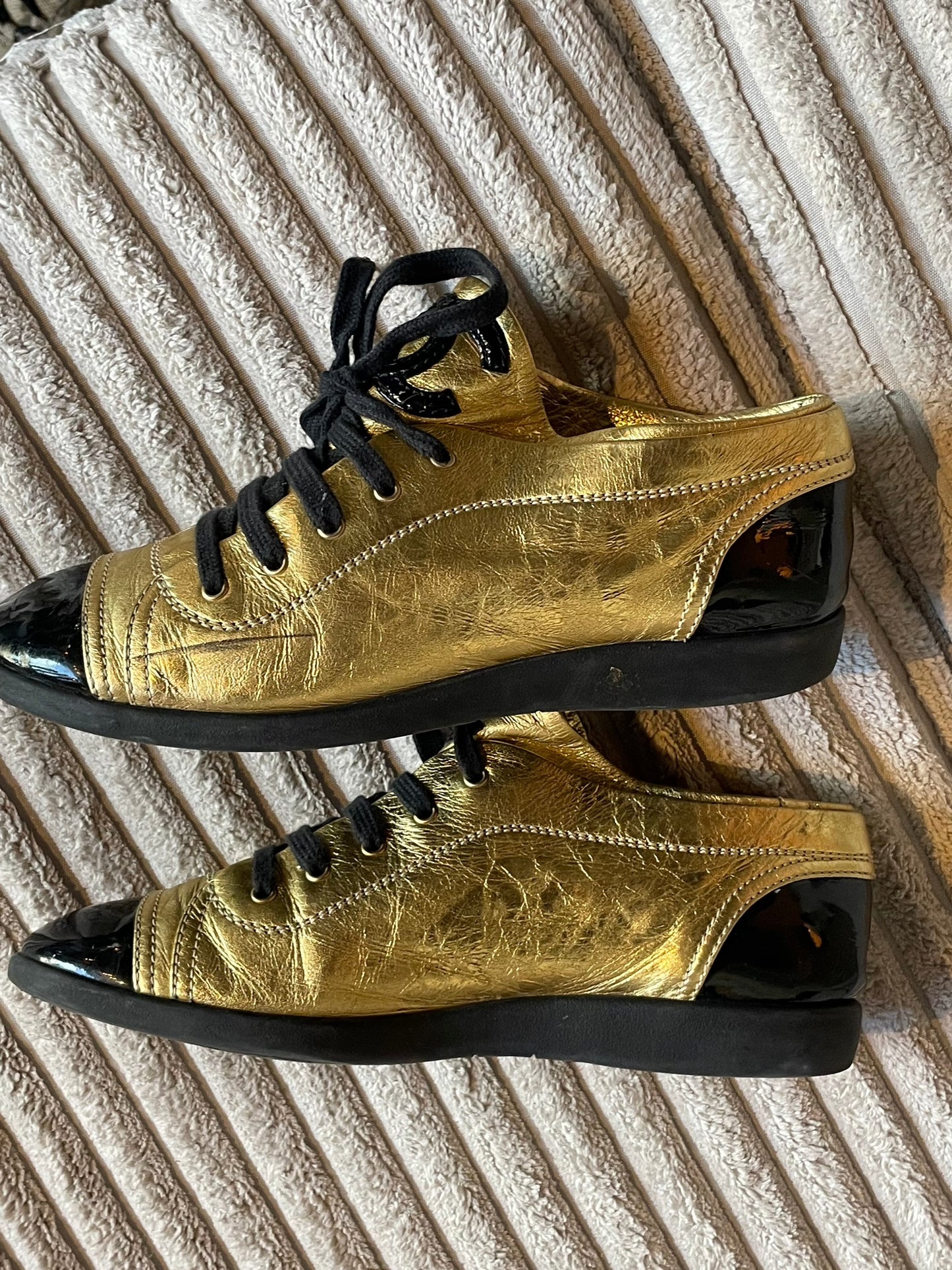 Chanel - sneaks - guld & sort - Str. 38