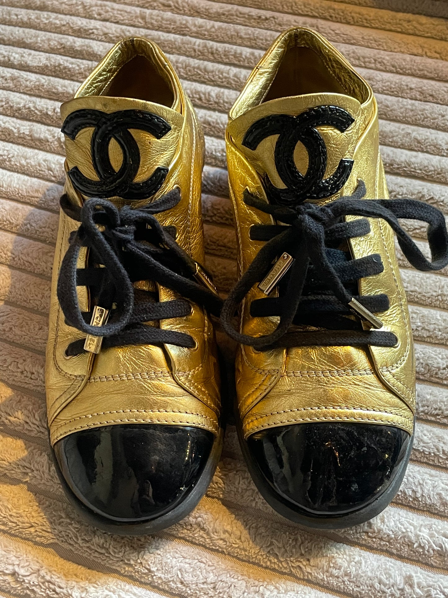 Chanel - sneaks - guld & sort - Str. 38