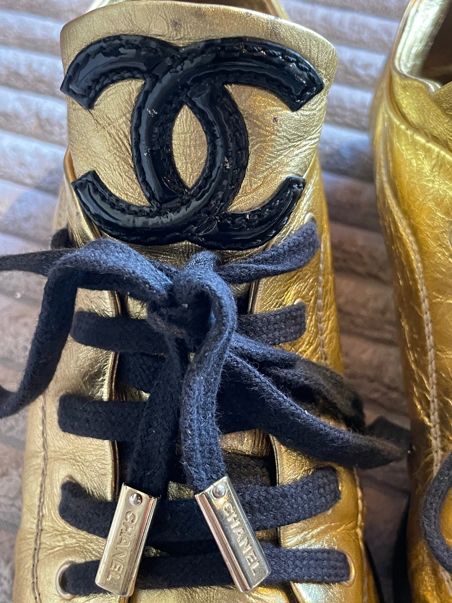 Chanel - sneaks - guld & sort - Str. 38