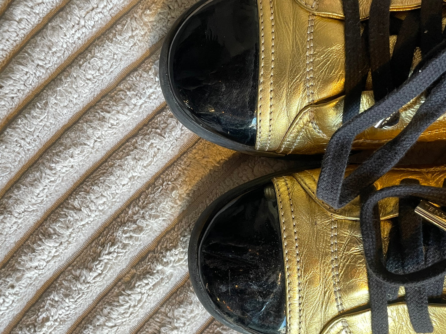 Chanel - sneaks - guld & sort - Str. 38