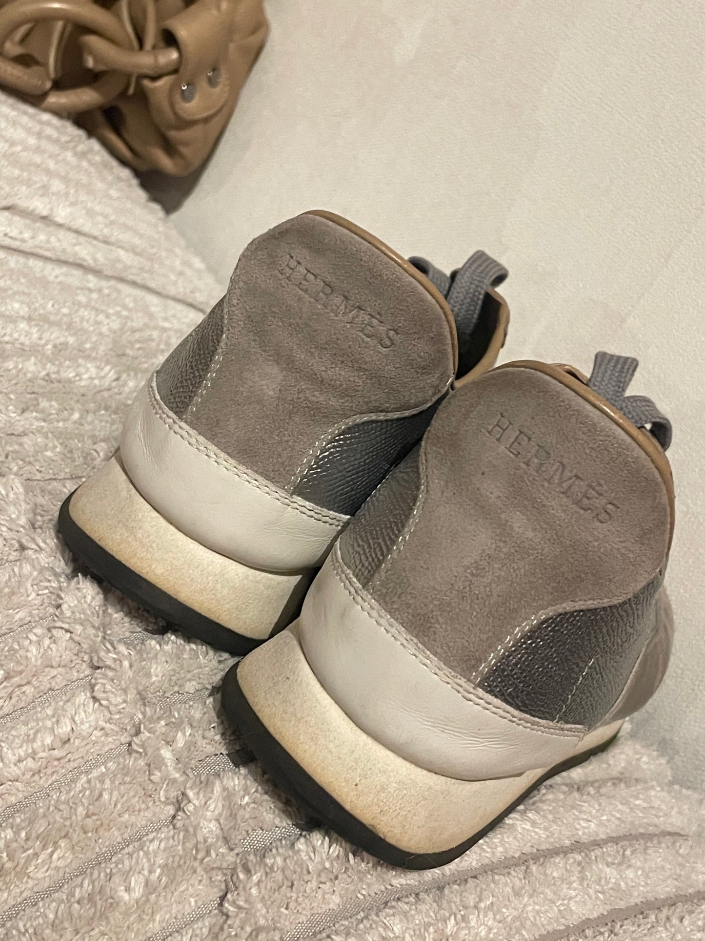 Hermés - sneaks i sølv, hvid og beige