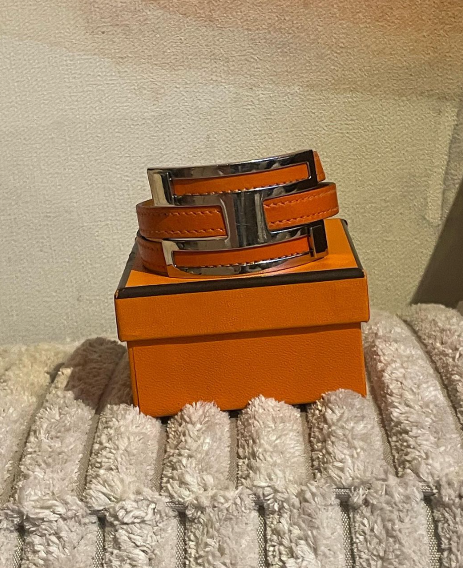 Hermés - fleksibelt H-armbånd - orange & sølv