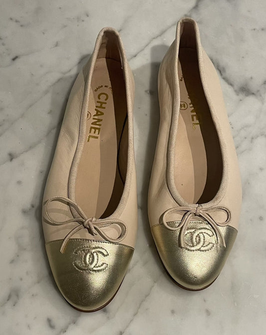 Chanel - Ballerina med CC logo - Ecru & guld