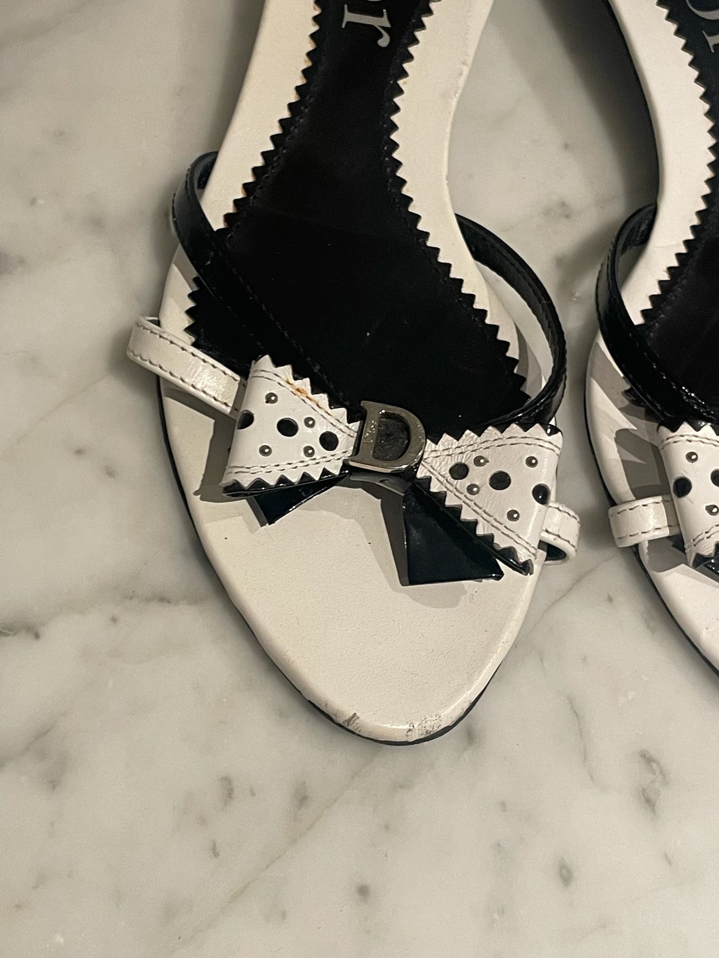 Dior - Mules med Kitten Heel - hvid & sort