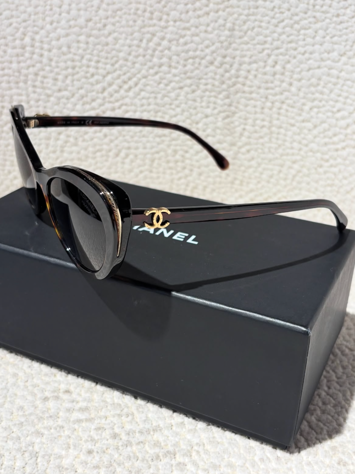 Chanel Sunglasses - Brown w. gold