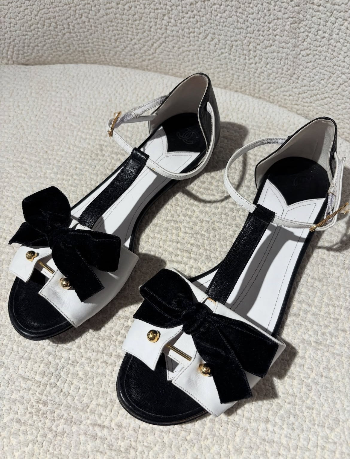 Chanel Sandals – Black & White - CC Logos – EU38