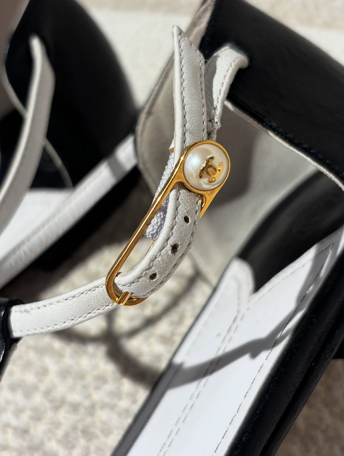Chanel Sandals – Black & White - CC Logos – EU38