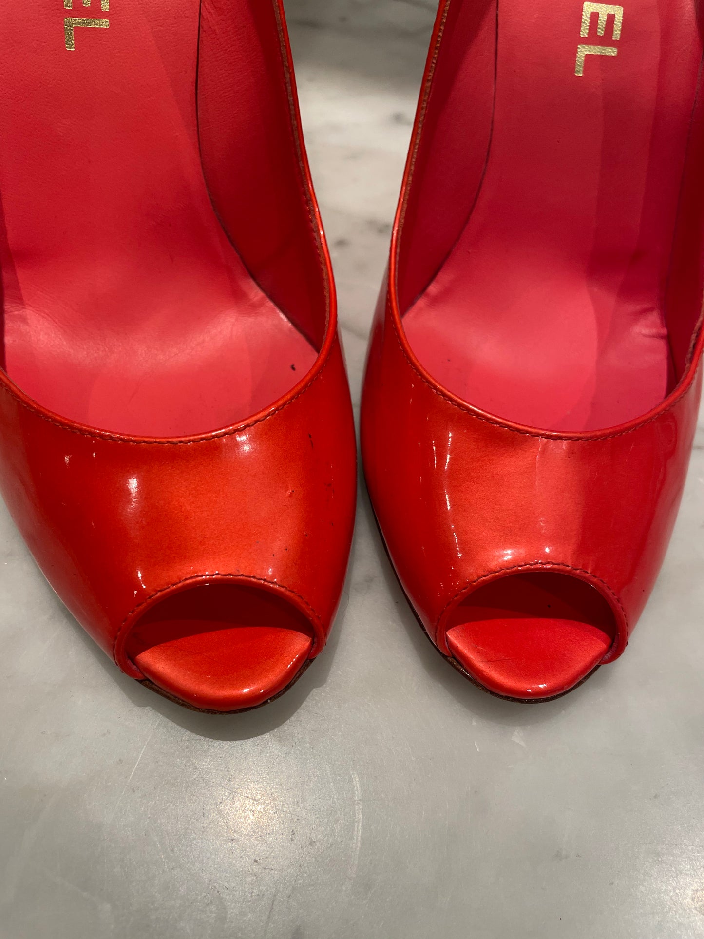 Chanel - CC stilet - Open toe - Patent leather - Koralrød