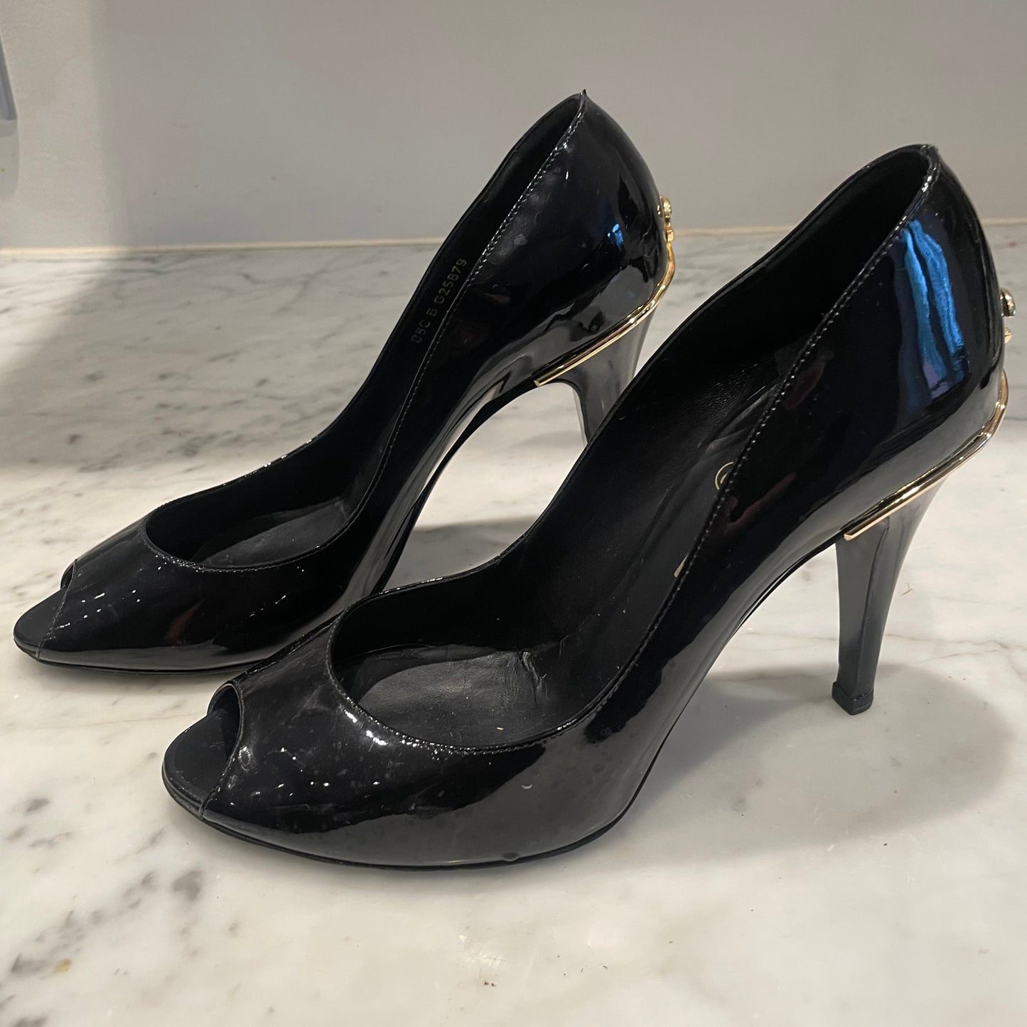 Chanel - CC stilet - Open toe - Patent leather - Sort