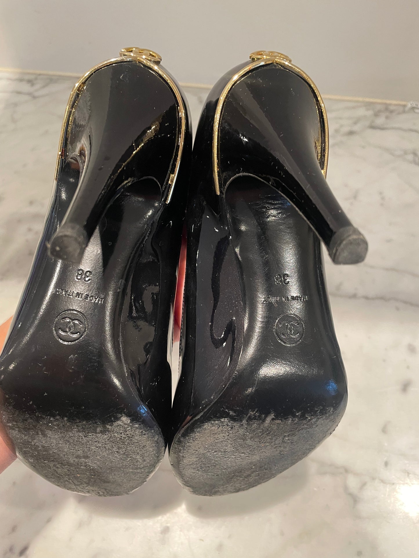 Chanel - CC stilet - Open toe - Patent leather - Sort