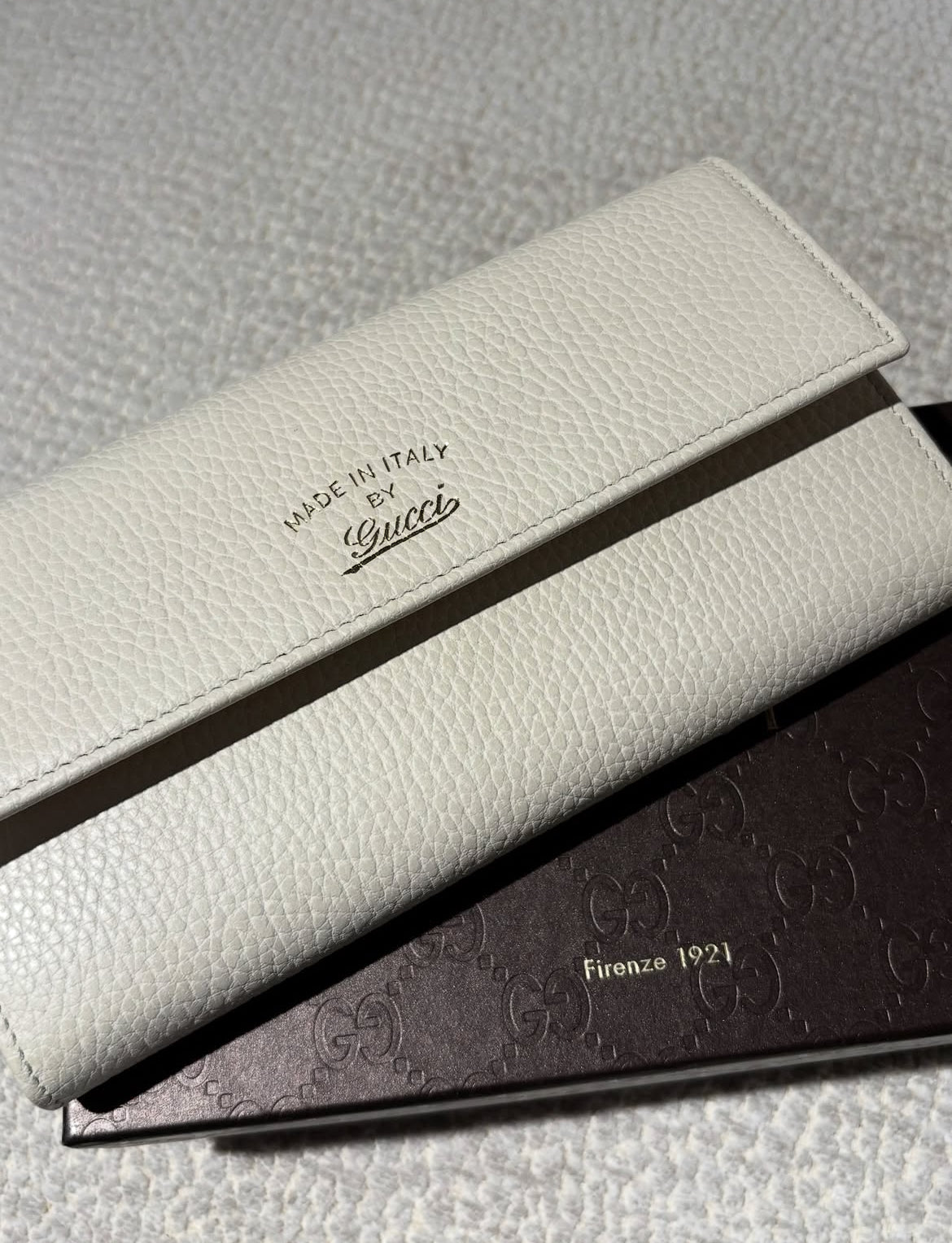 Gucci Flap Wallet – white leather