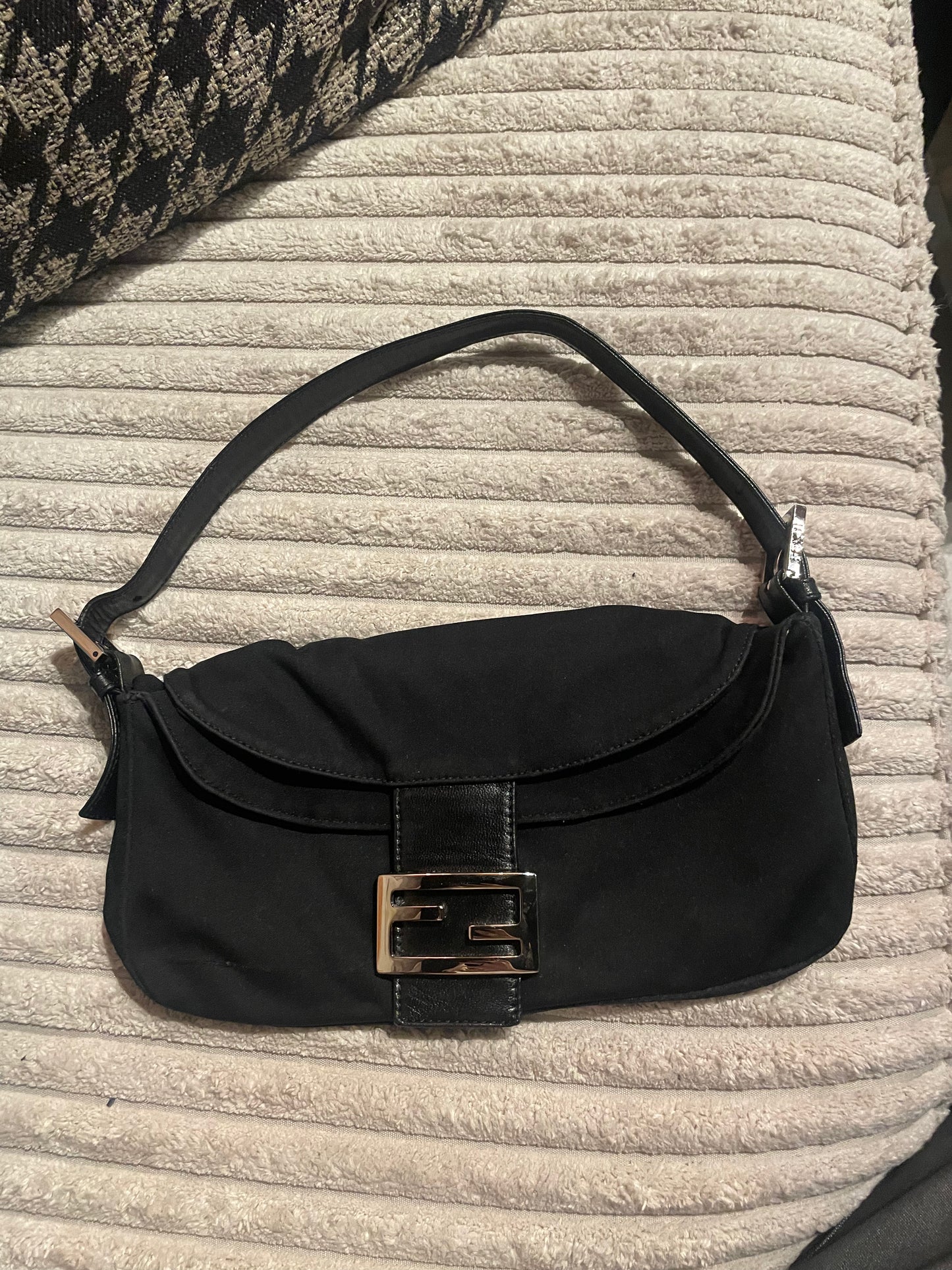 Fendi - Mamma Baguette taske - sort satin-nylon & skind