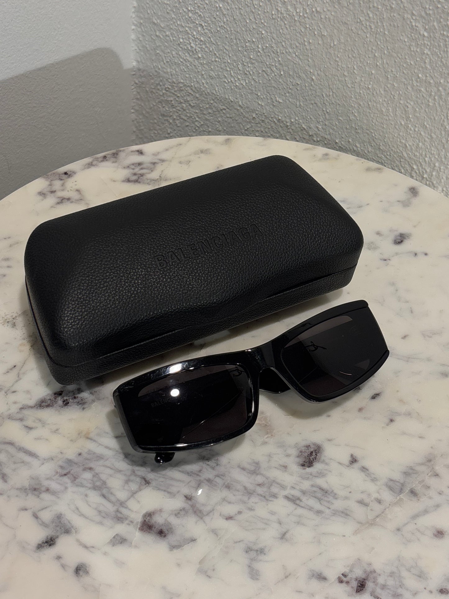 Balenciaga - Sunglasses - Black w. original box - Medinas Wardrobe