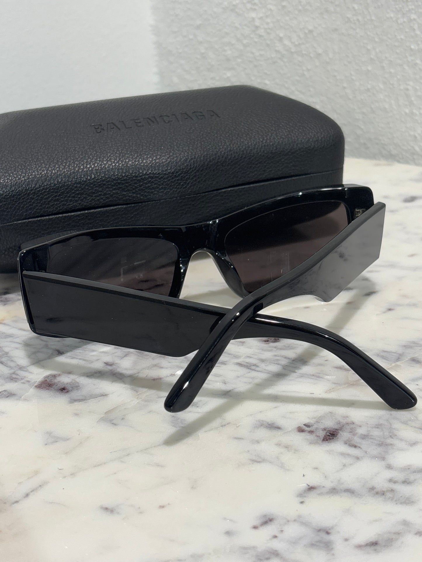 Balenciaga - Sunglasses - Black w. original box - Medinas Wardrobe