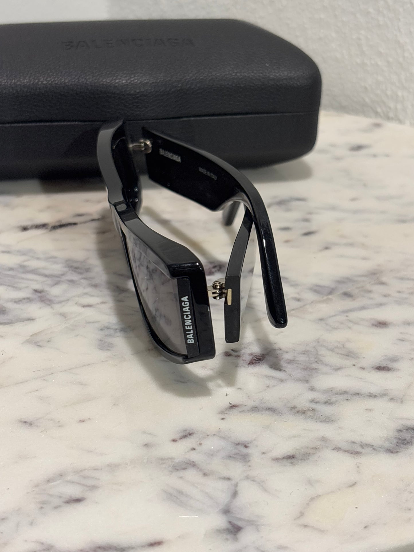 Balenciaga - Sunglasses - Black w. original box - Medinas Wardrobe