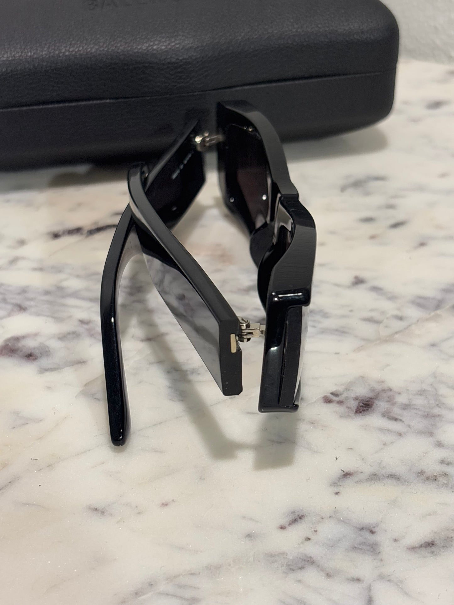 Balenciaga - Sunglasses - Black w. original box - Medinas Wardrobe