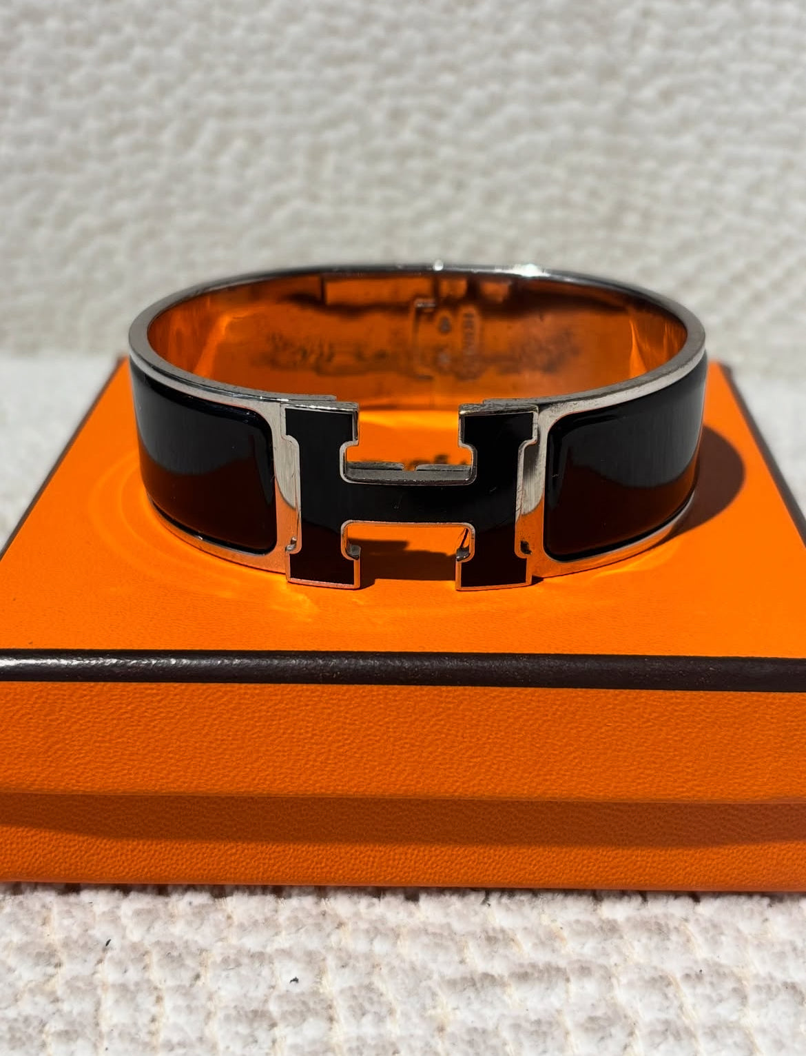 Hermés Clic H Bracelet - Black & Silver/Black - Size GM