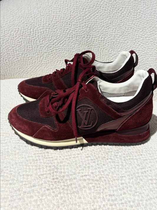 Louis Vuitton Sneakers –  EU38