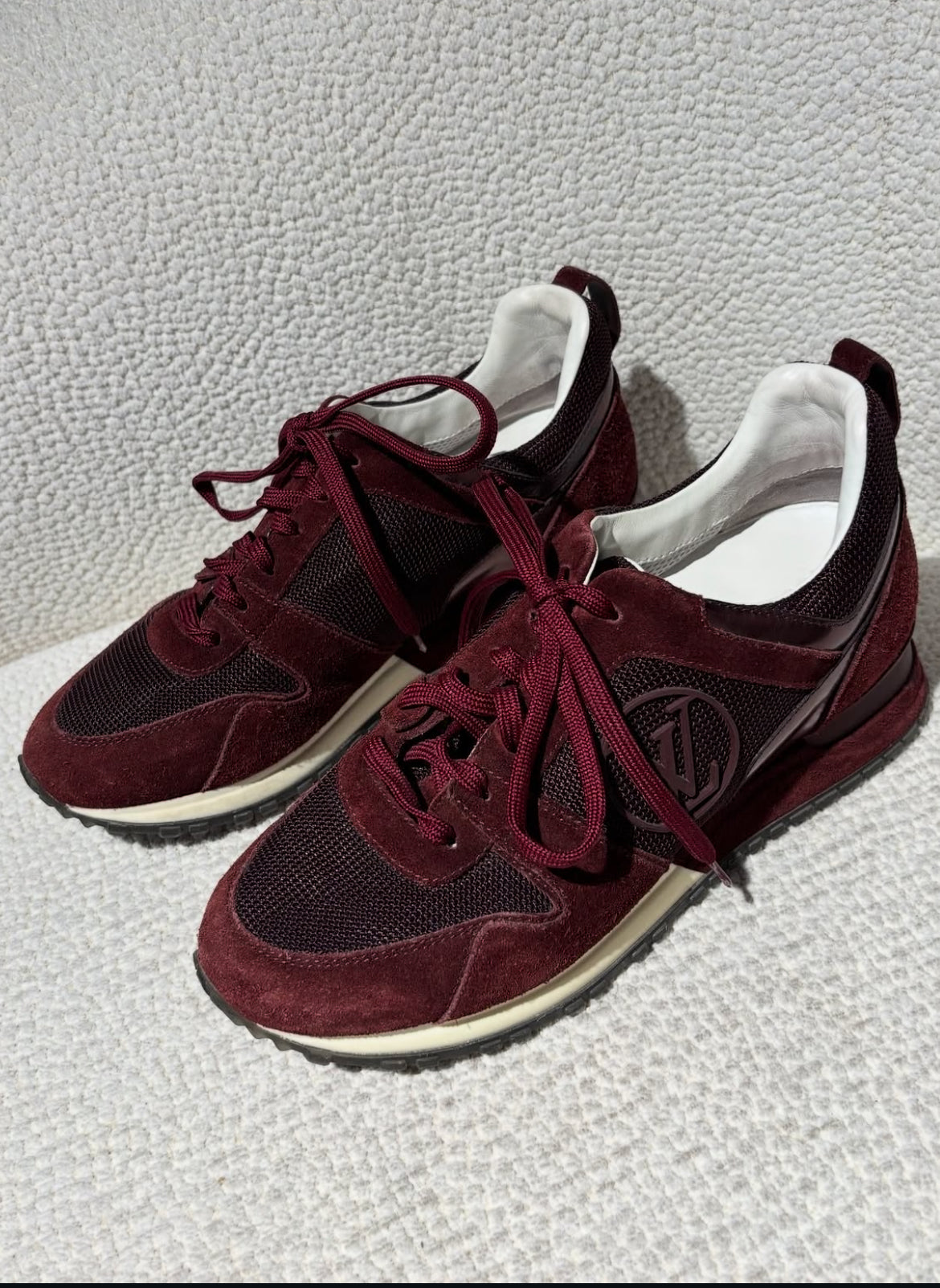 Louis Vuitton Sneakers –  EU38