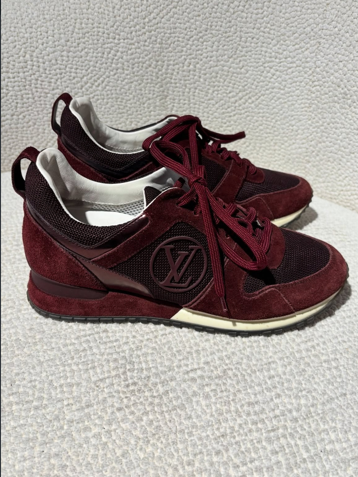 Louis Vuitton Sneakers –  EU38