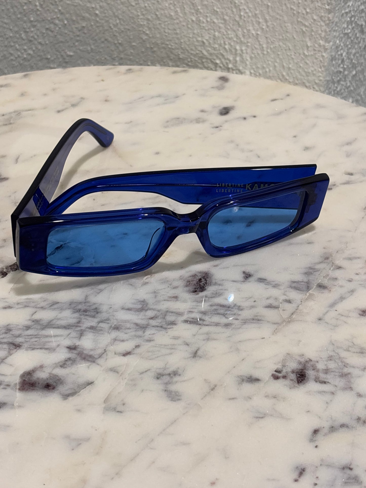 Kamo - Sunglasses - Electric blue - Medinas Wardrobe