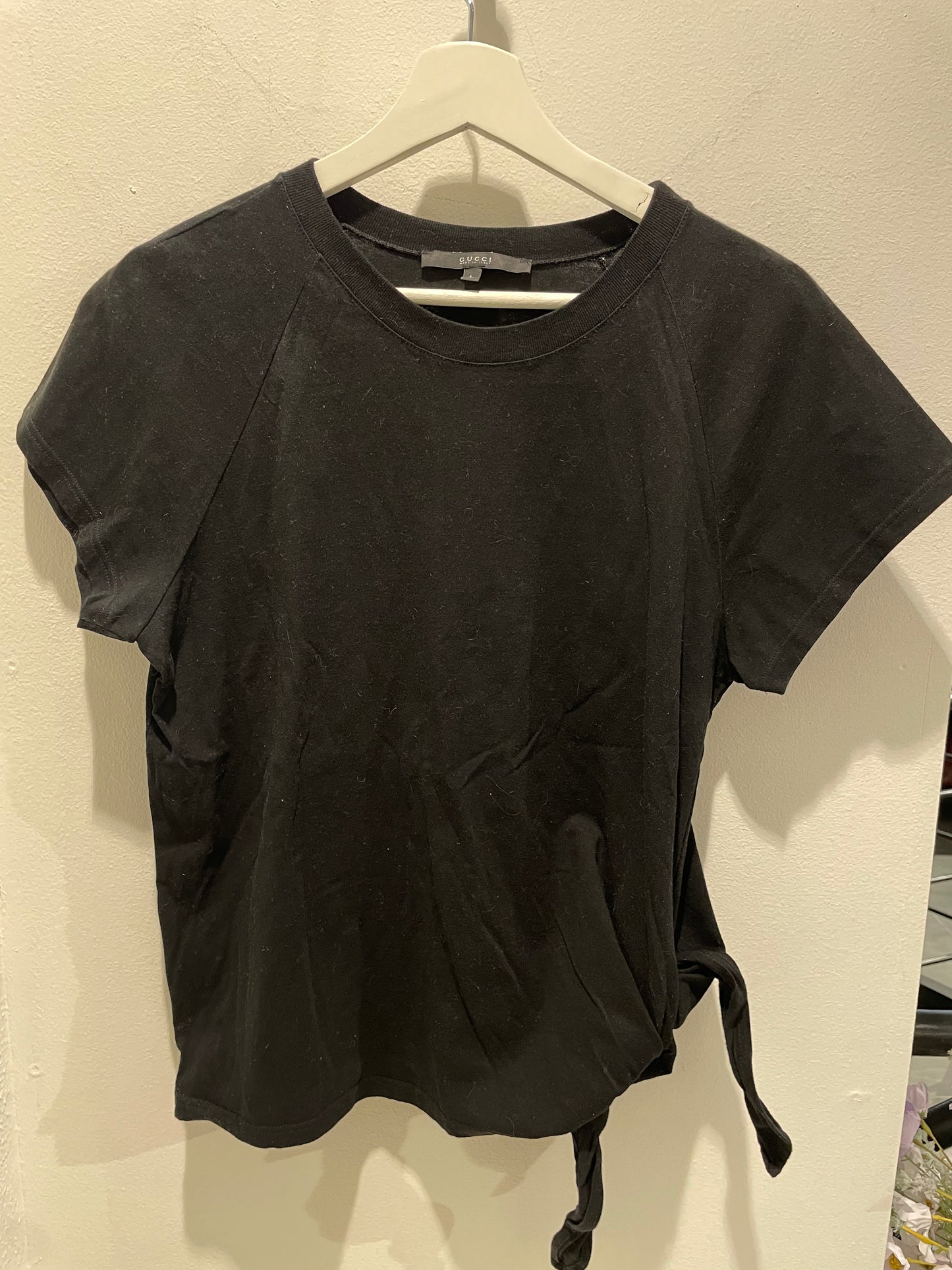 Gucci - Tee - Black w. gold logo - S/M