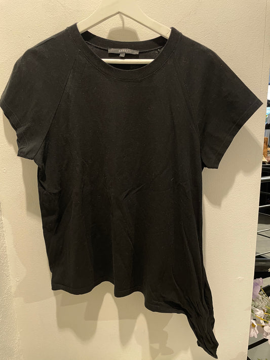 Gucci - Tee - Black w. gold logo - S/M