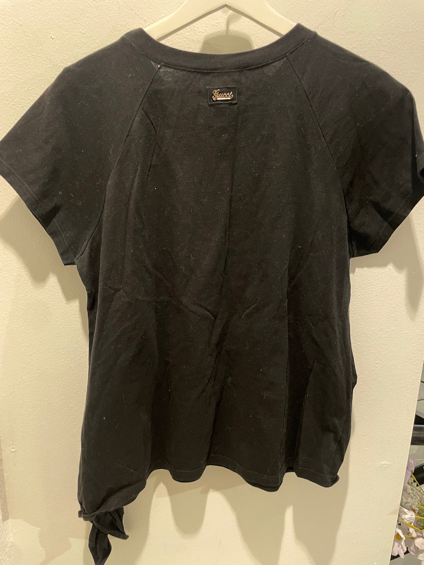 Gucci - Tee - Black w. gold logo - S/M