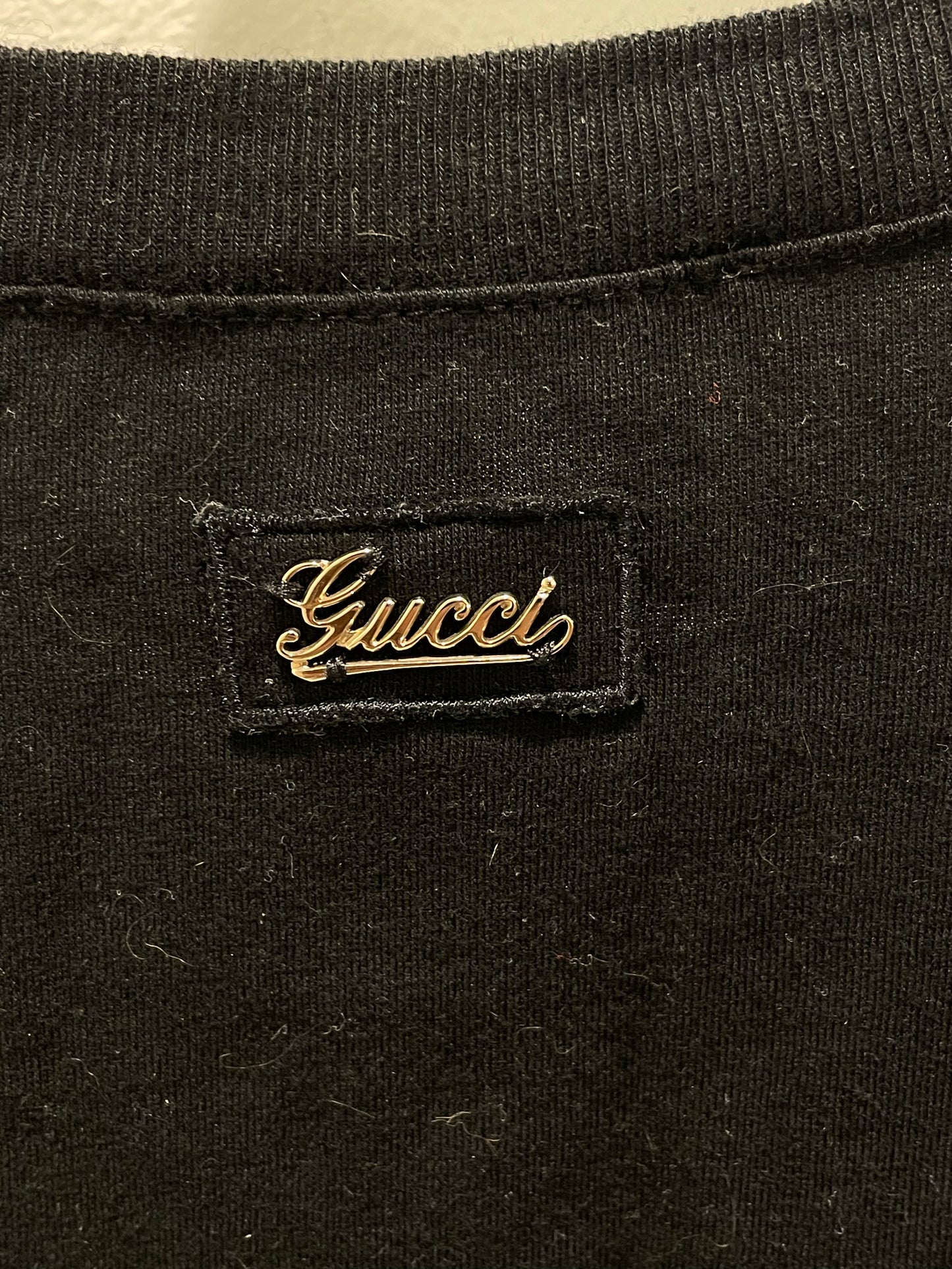 Gucci - Tee - Black w. gold logo - S/M
