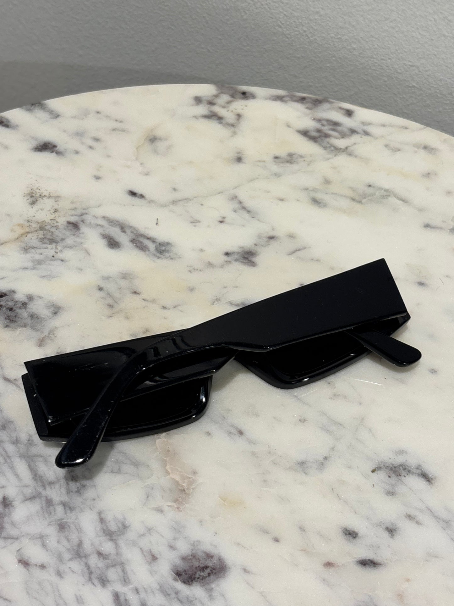 Kamo - Sunglasses - Black - Medinas Wardrobe