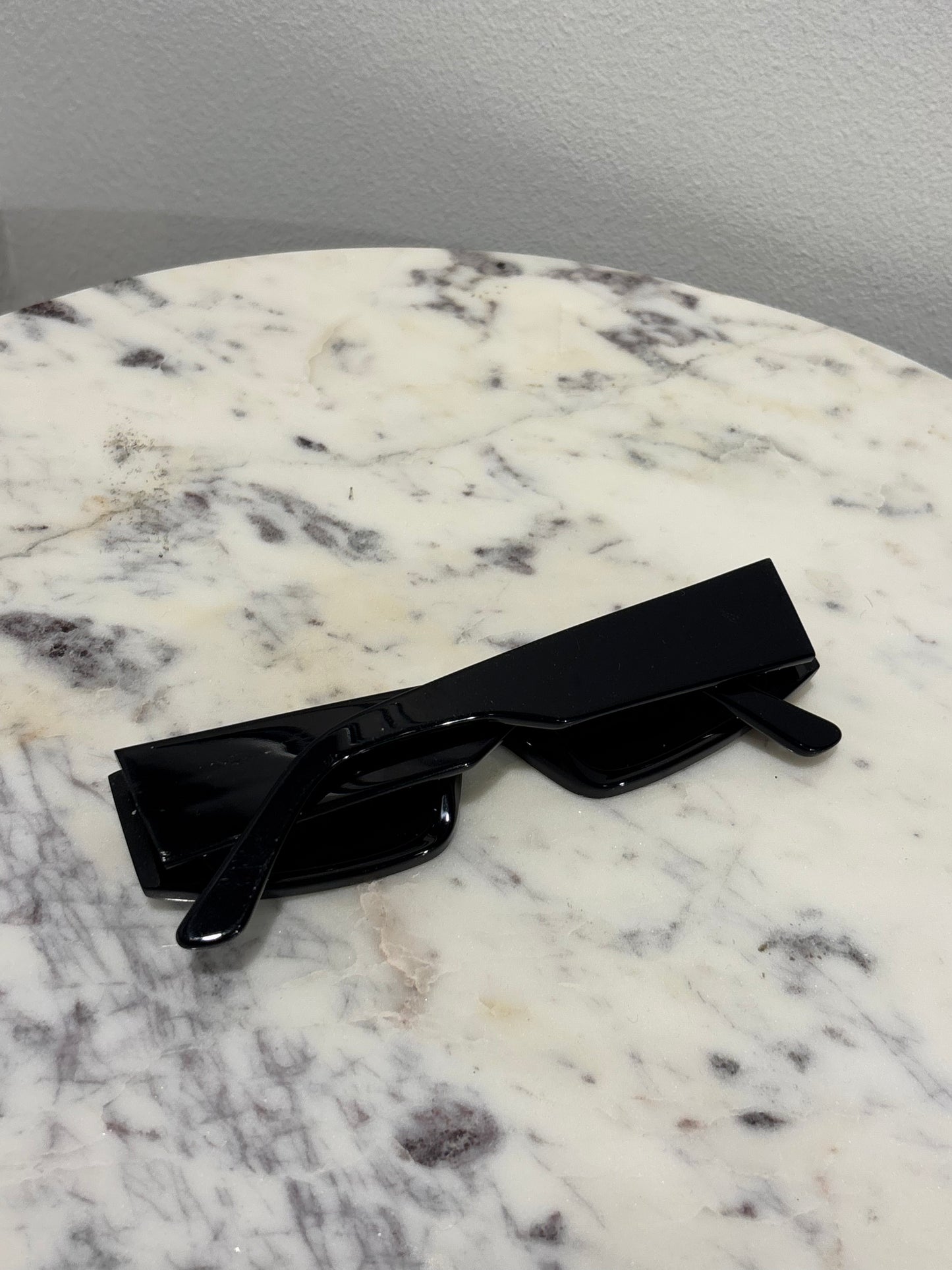 Kamo - Sunglasses - Black - Medinas Wardrobe