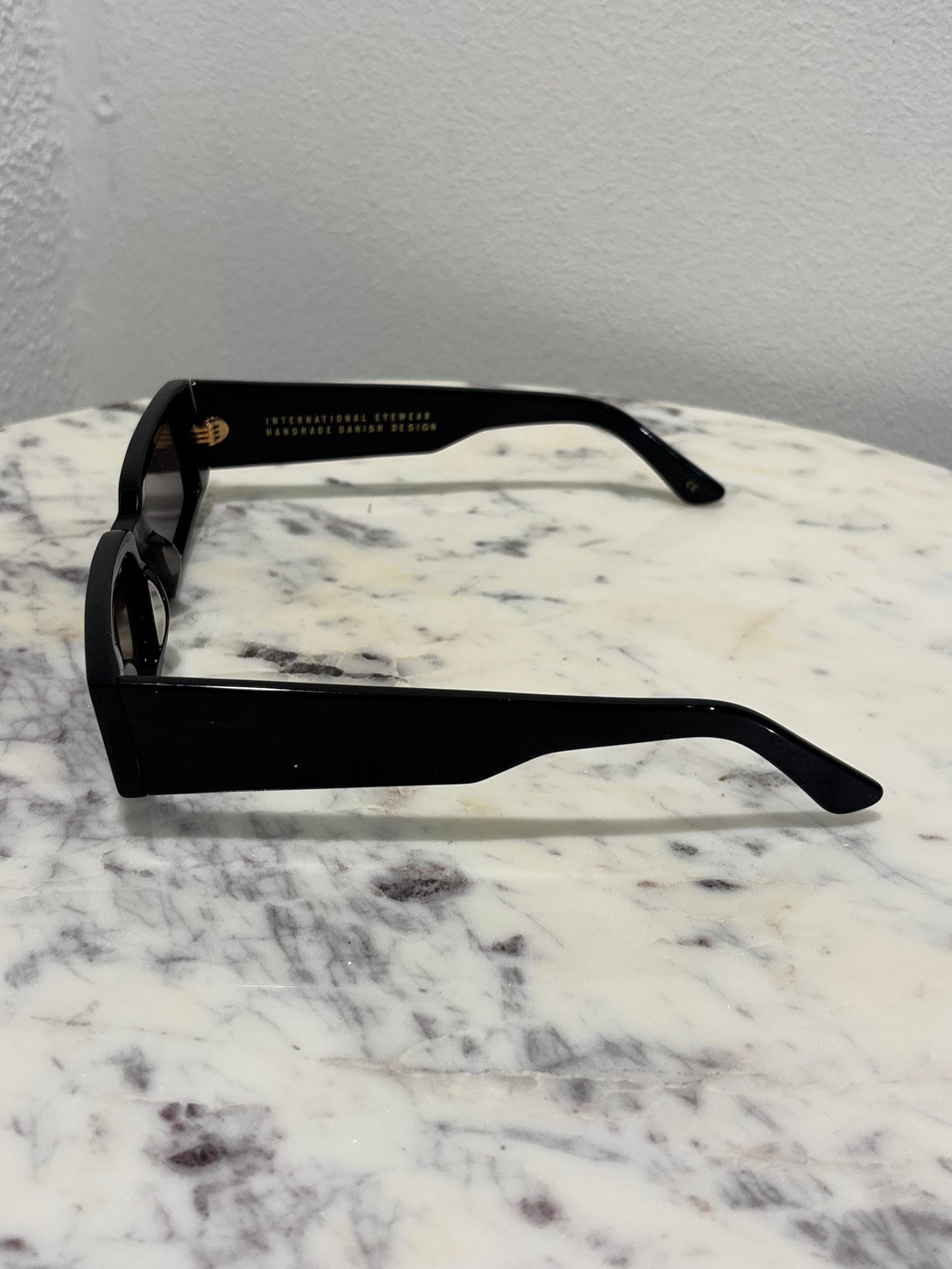 Kamo - Sunglasses - Black - Medinas Wardrobe