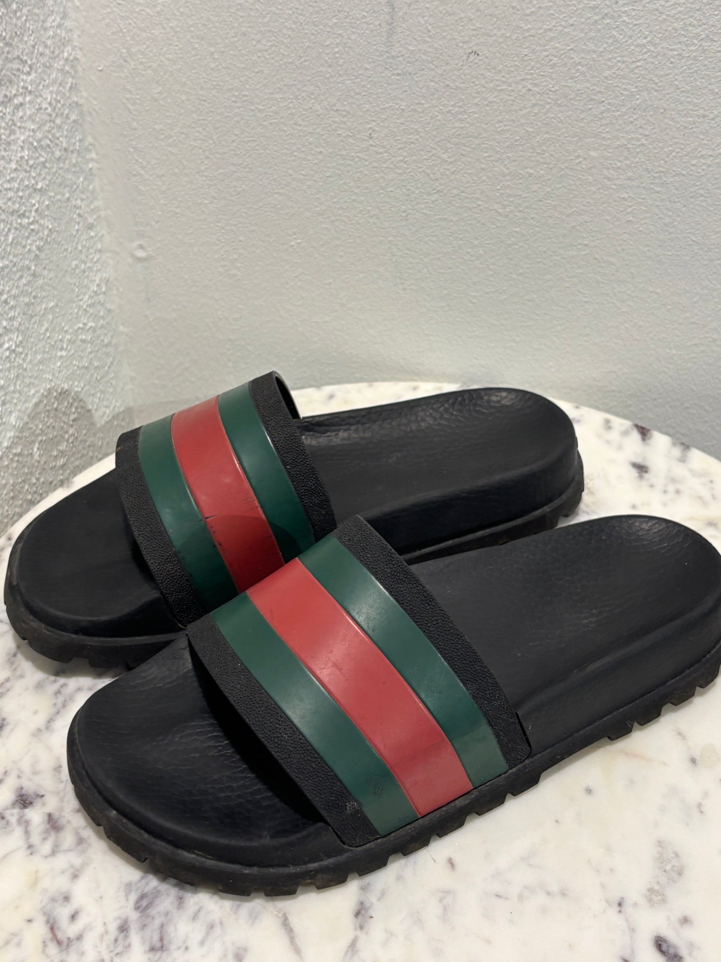 Gucci - Pursuit Web - rubbersandals - 39 - Medinas Wardrobe