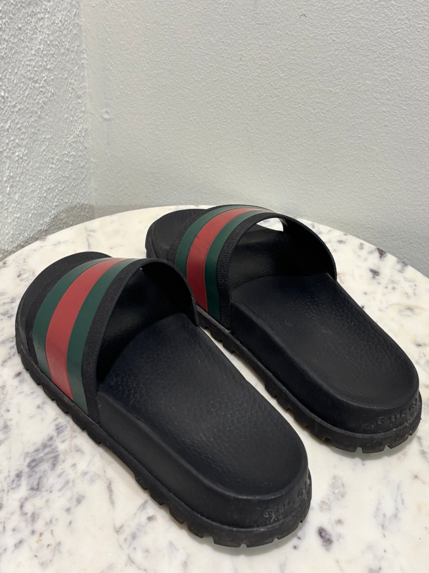 Gucci - Pursuit Web - rubbersandals - 39 - Medinas Wardrobe