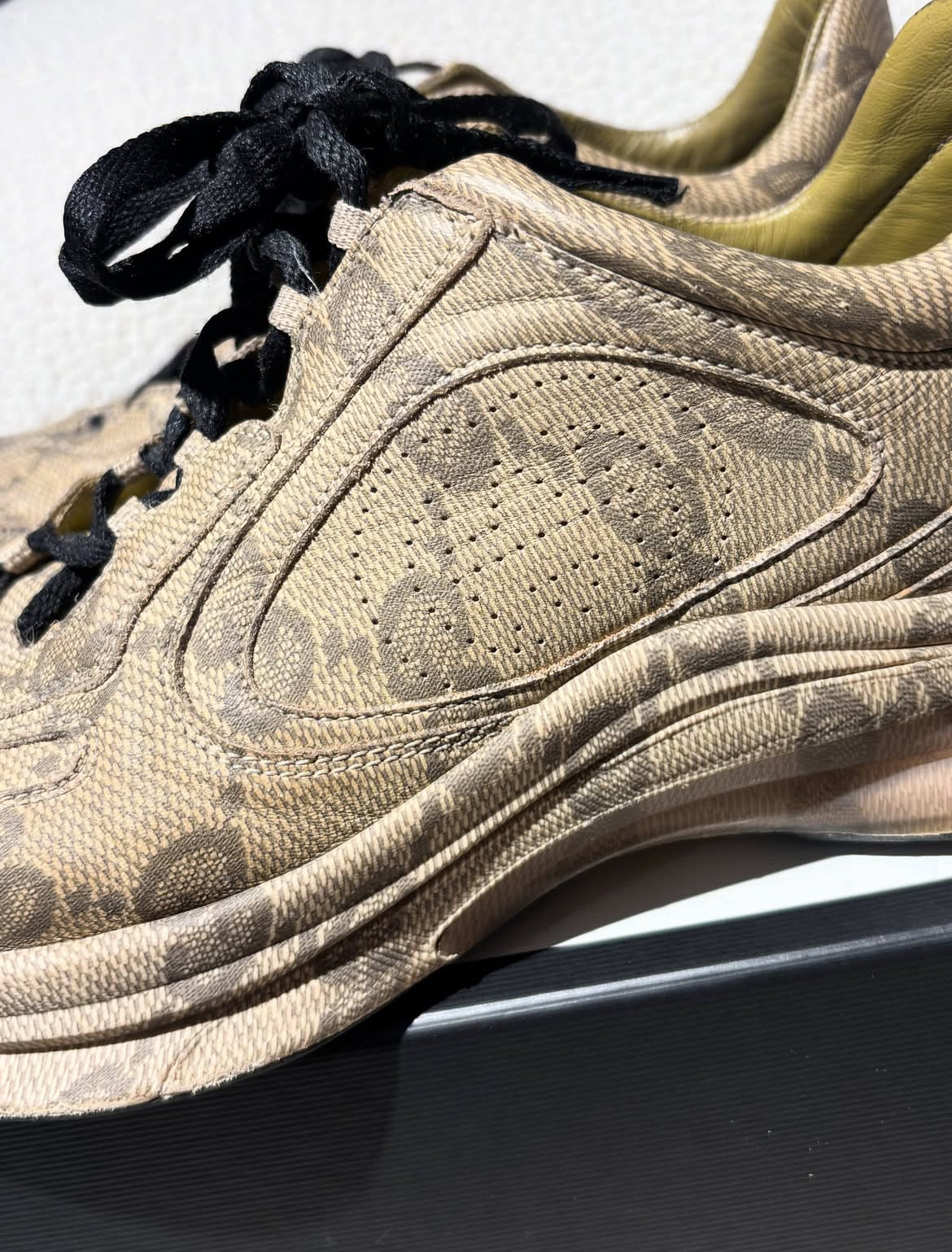 Gucci Run Sneakers - Beige & Ebony Monogram - EU40