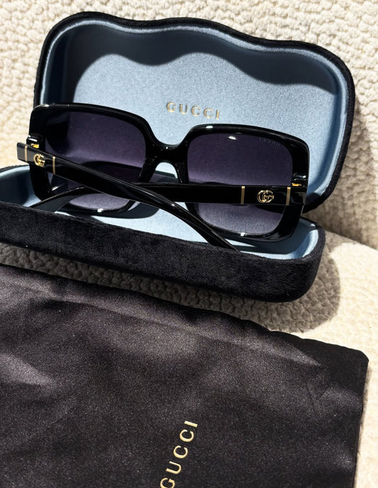 Gucci Sunglasses - Black w. gold GG's