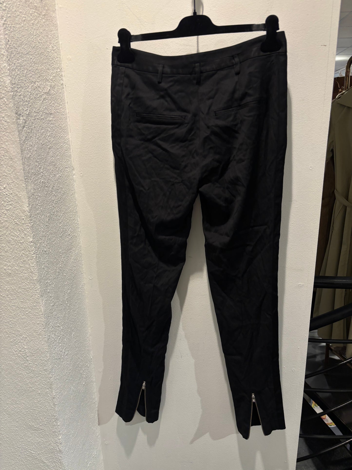 Designers Remix - Pants - Black w. zippers - Medinas Wardrobe - EU36