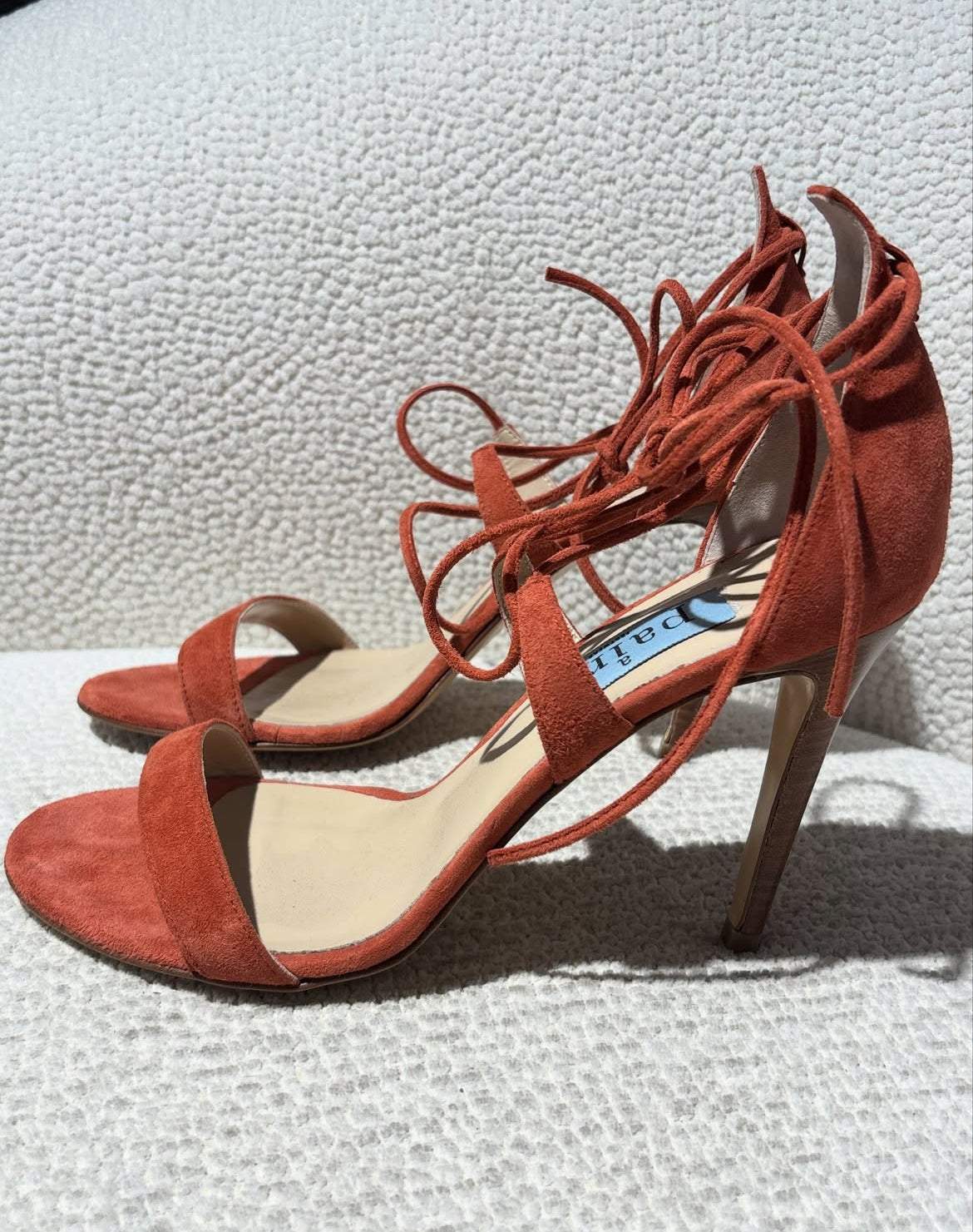 A Pair – sandals w. heels - 40