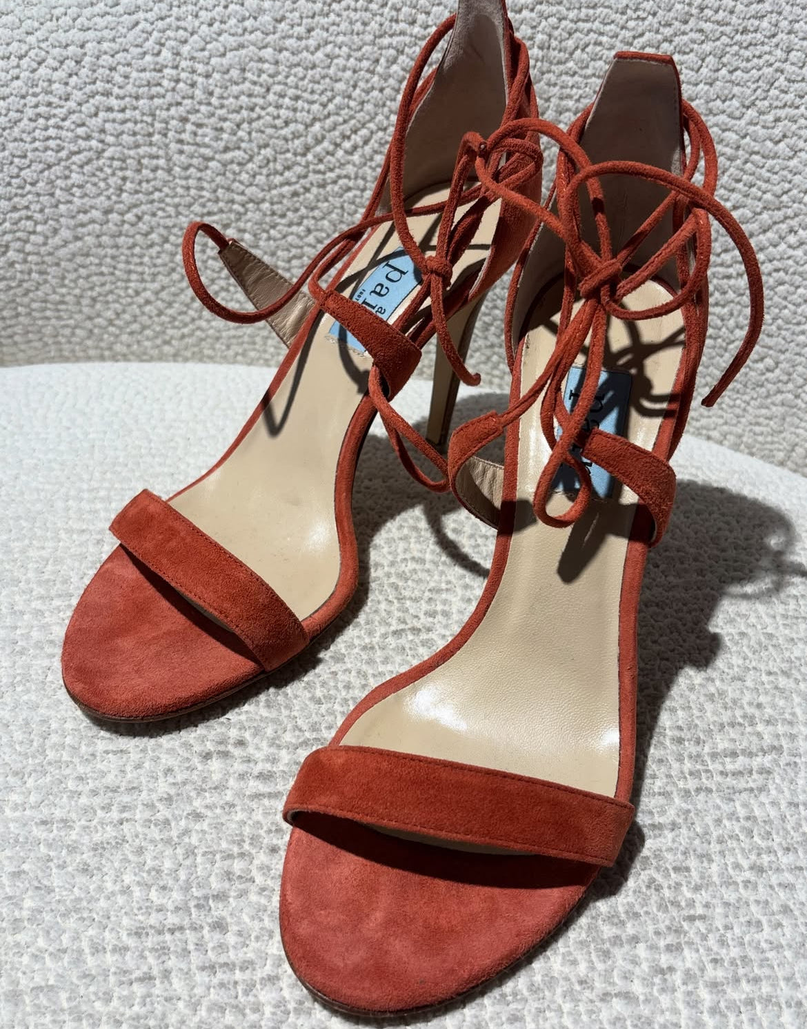 A Pair – sandals w. heels - 40