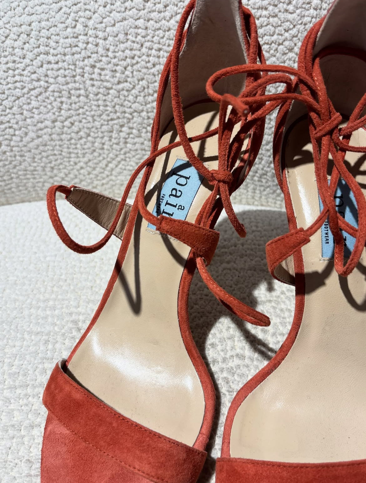 A Pair – sandals w. heels - 40