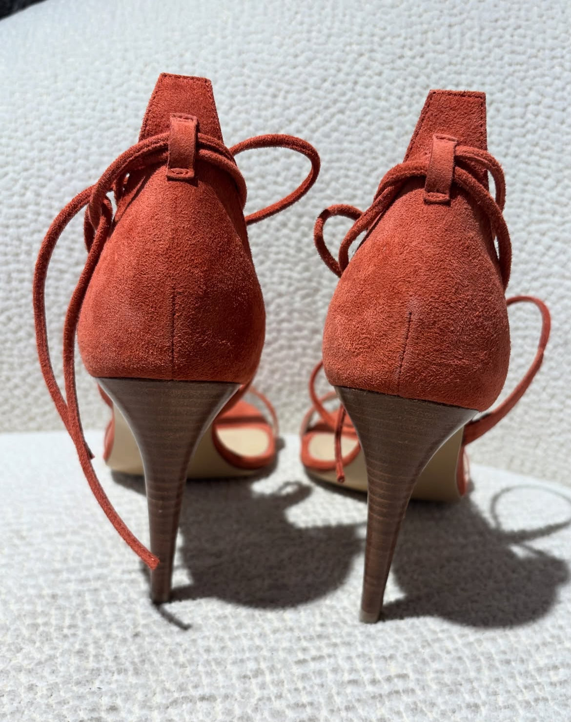 A Pair – sandals w. heels - 40