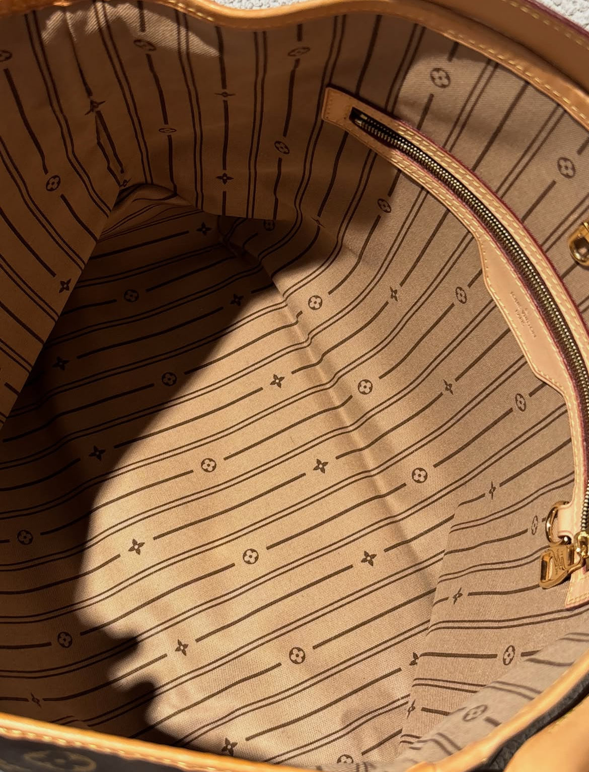 Louis Vuitton - Monogram Leather