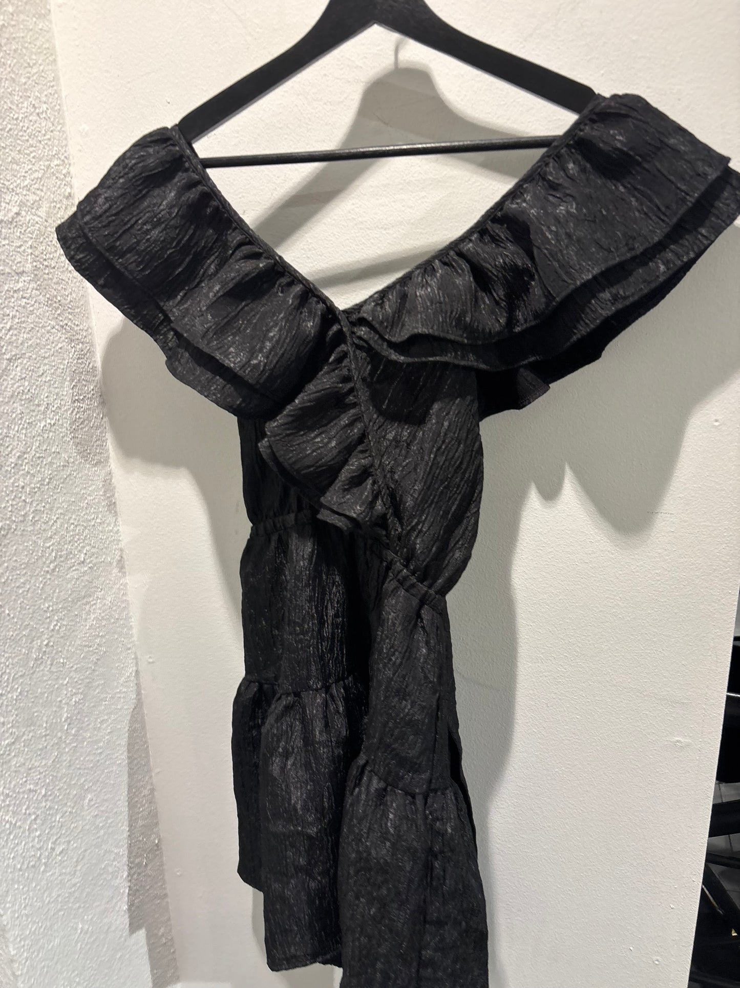 Designers Remix - Black dress w.cutouts - Medinas Wardrobe