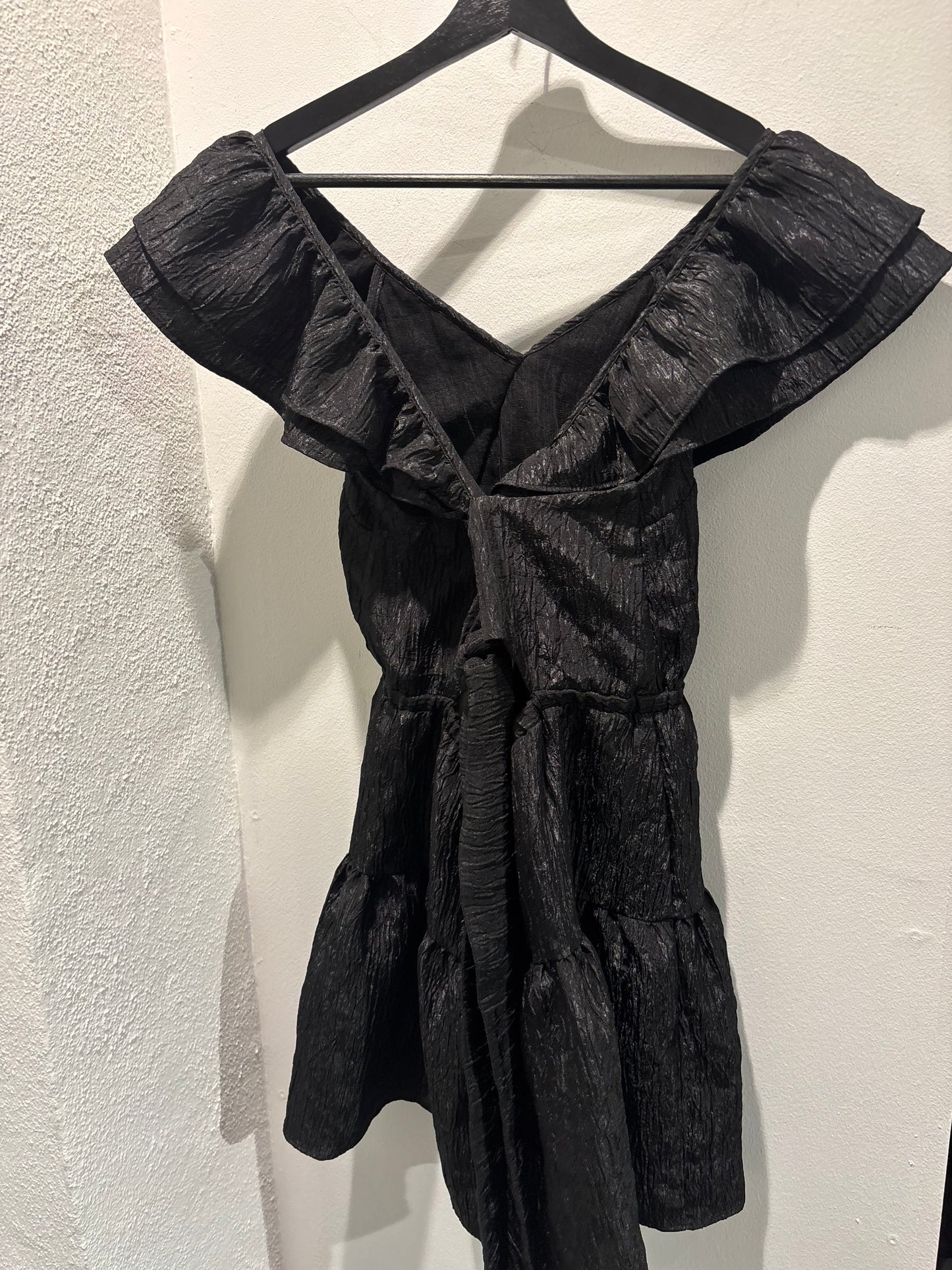 Designers Remix - Black dress w.cutouts - Medinas Wardrobe