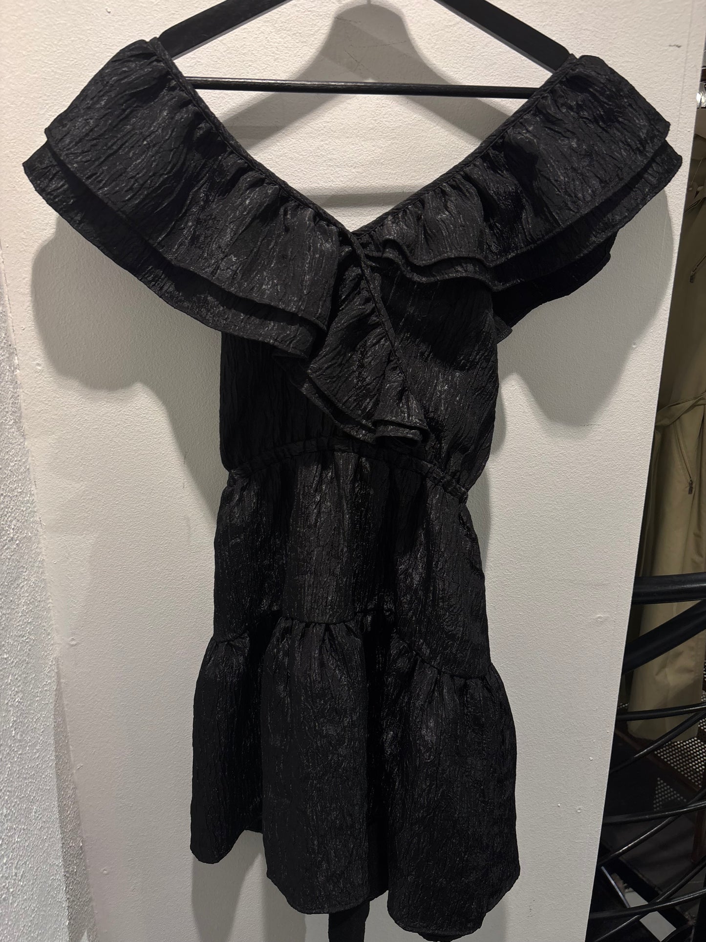 Designers Remix - Black dress w.cutouts - Medinas Wardrobe