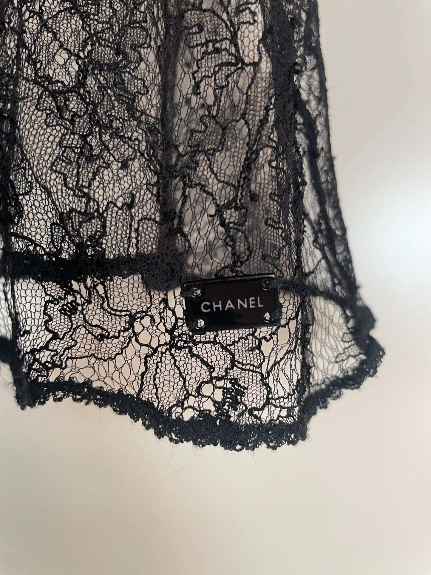 Chanel -  Blondetop m. Camelia & Emblem - str. S/M